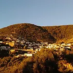 Shkolla Hostel & Camping