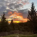 Shkolla Hostel & Camping