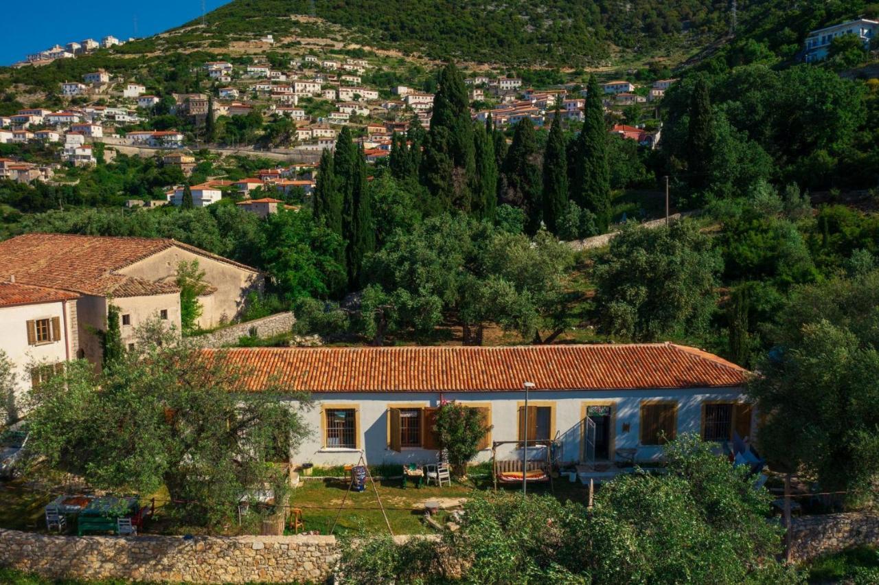 Albergue Shkolla & *