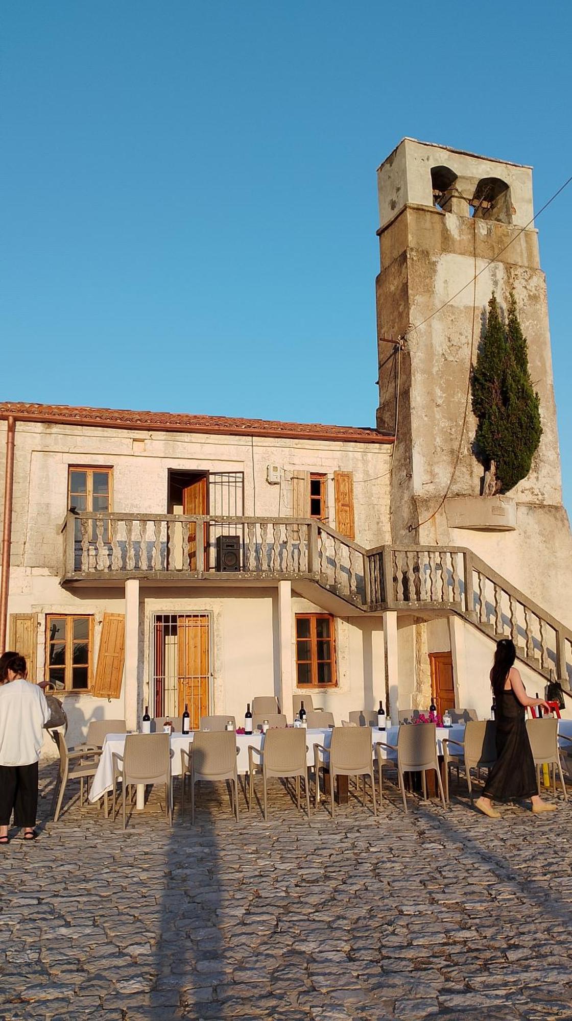 Albergue Shkolla & Vuno