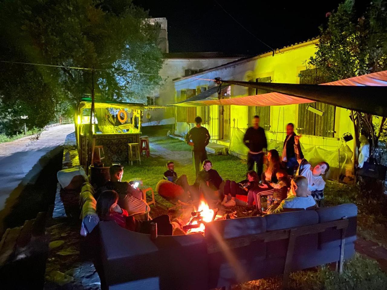 Albergue Shkolla & *